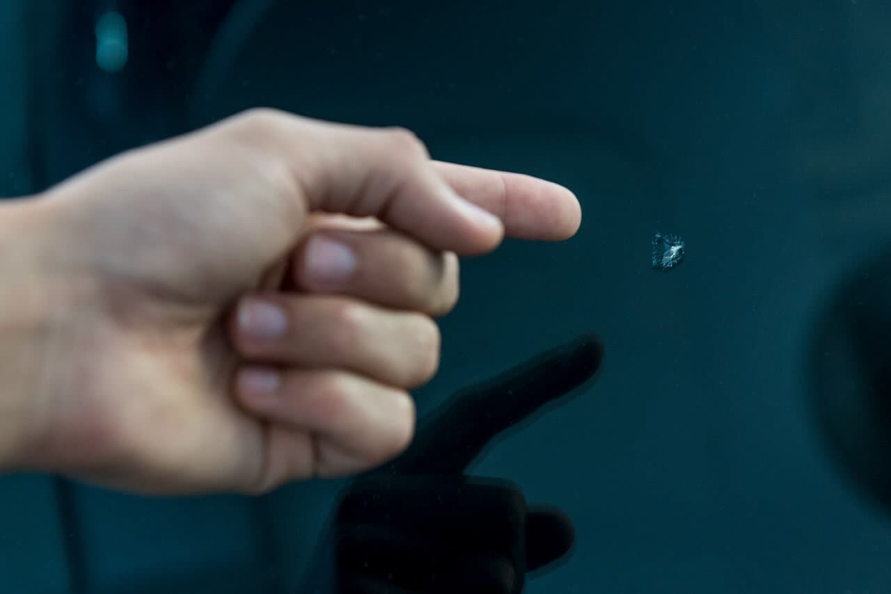 ซ่อมกระจกรถยนต์ รอยร้าวเล็กก่อนลุกลาม ด้วยเทคโนโลยี GRT