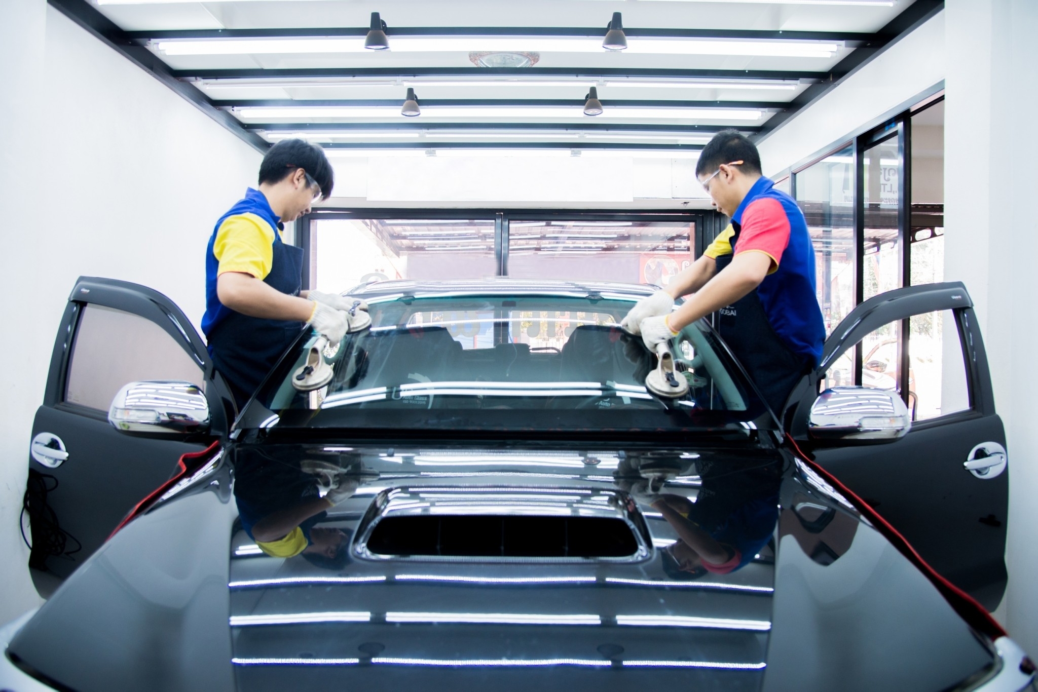 กระจกคุณภาพ OEM และกาวมาตรฐานโรงงาน